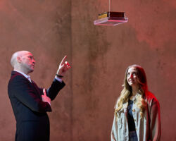 Derren Brown in Showman 2021/2022 Photo by Mark Douet
