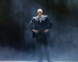 Derren Brown in Showman 2021/2022 Photo by Mark Douet