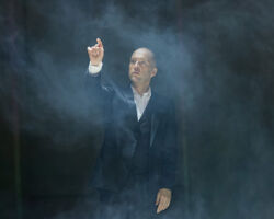 Derren Brown in Showman 2021/2022 Photo by Mark Douet