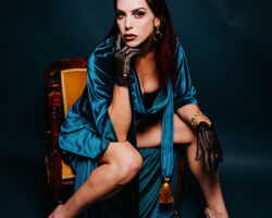 <a href='https://cloutcom.co.uk/wp-content/uploads/2024/05/EmilyBoothSimonBooth-1.zip'>download image</a> Image of Emily Booth